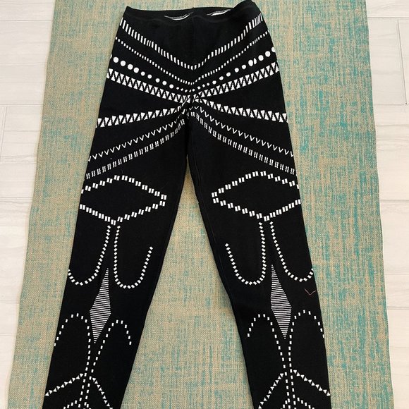 Alaia - Picture 1 of 4